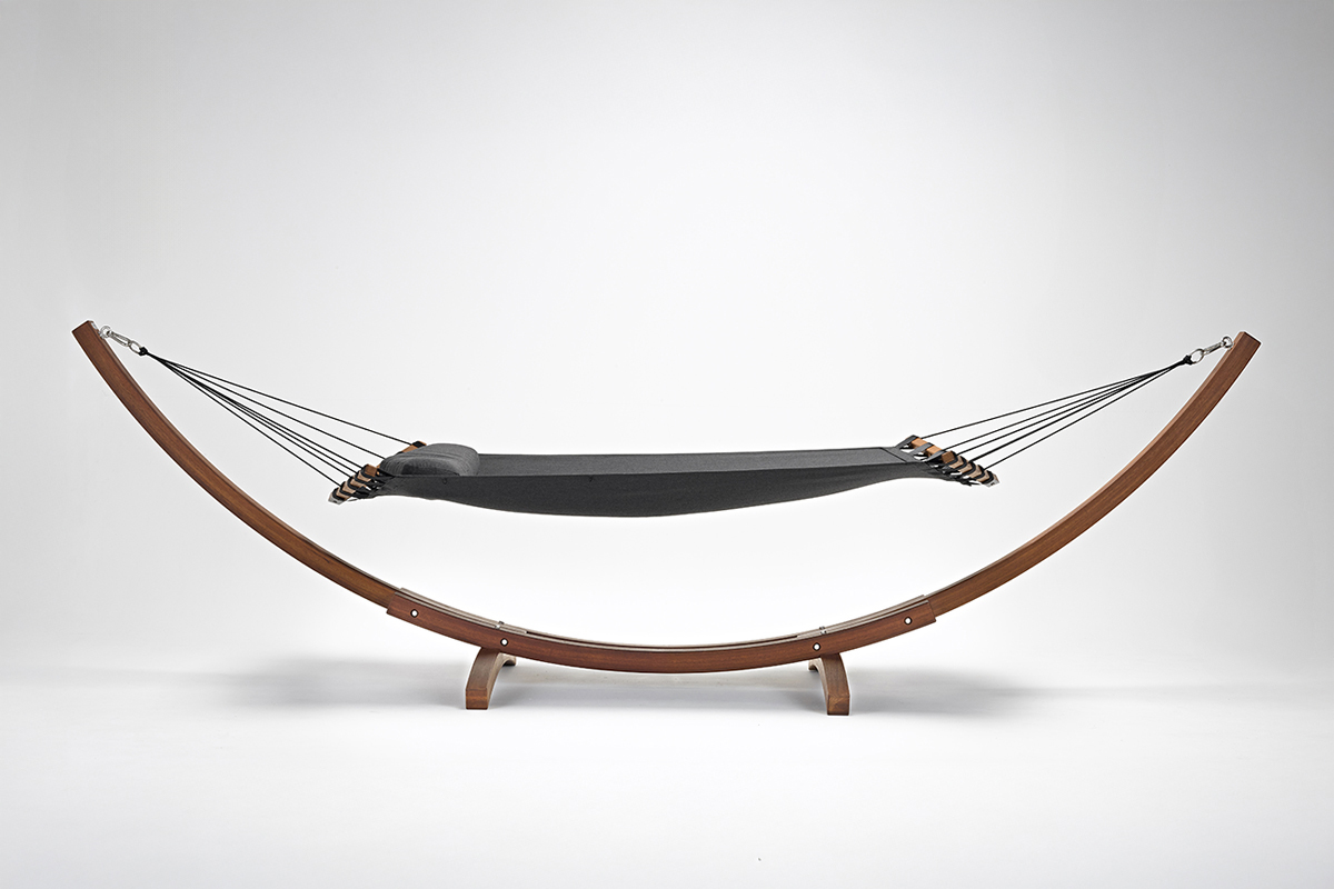 Lujo Isla Hammock with Crescent Moon Stand